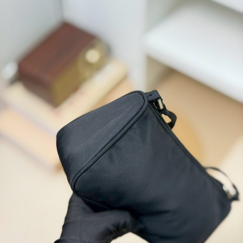 🏷Prada 普拉達．尼龍長型 Hobo 腋下包-10