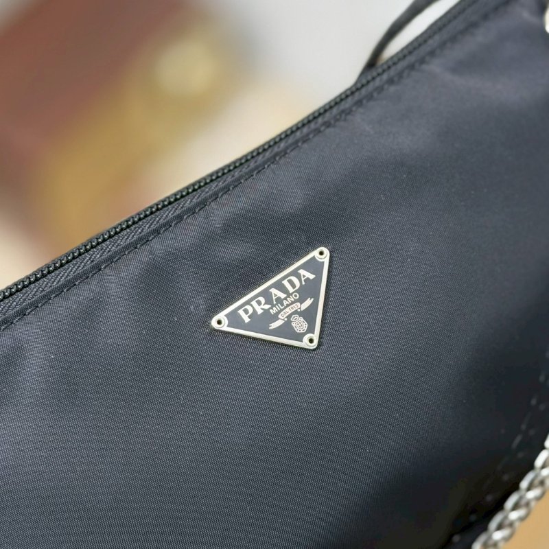 🏷Prada 普拉達．尼龍長型 Hobo 腋下包-15