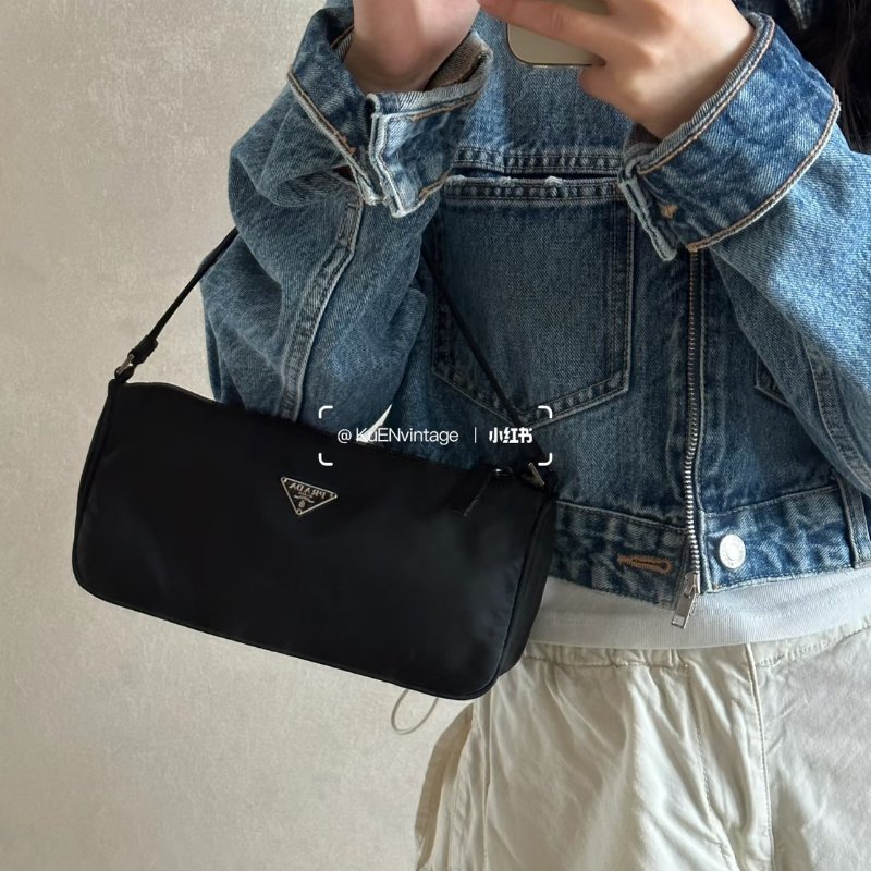🏷Prada 普拉達．尼龍長型 Hobo 腋下包-21