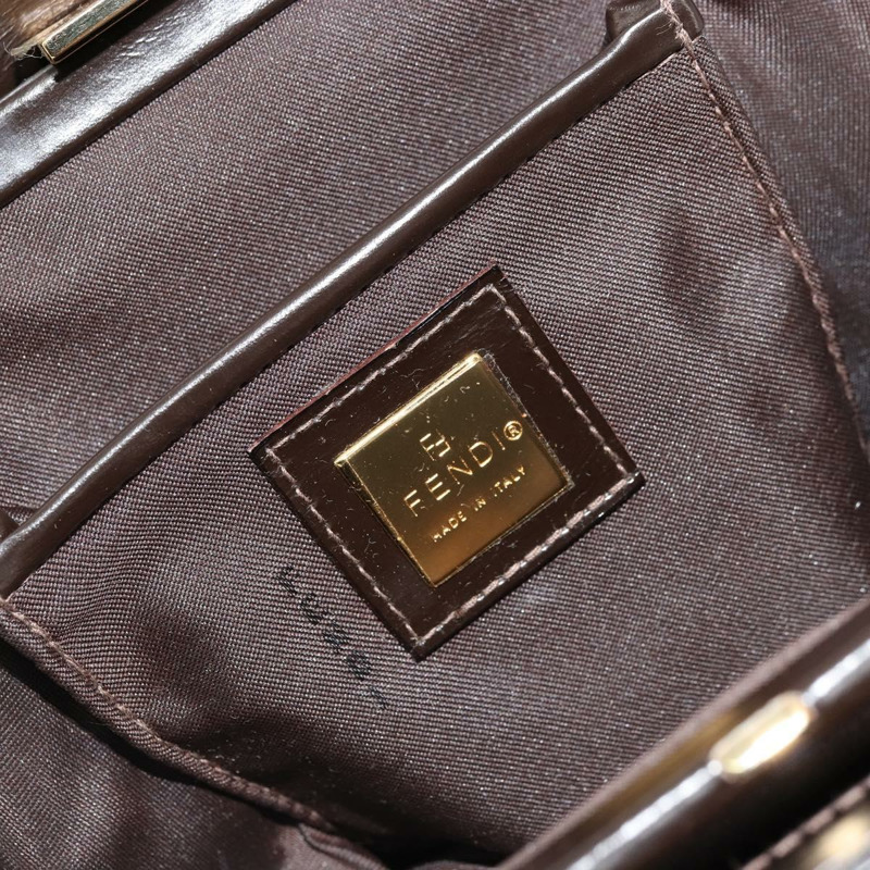 【日本直送】FENDI 手提包 皮革 黑色 金色 正品 179086A-17