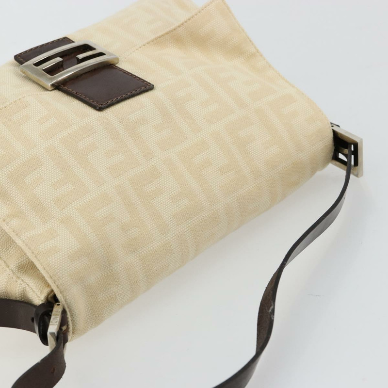 【日本直送】FENDI Zucca 帆布 Mamma Baguette 單肩包米色銀色正品 ep14613A-5