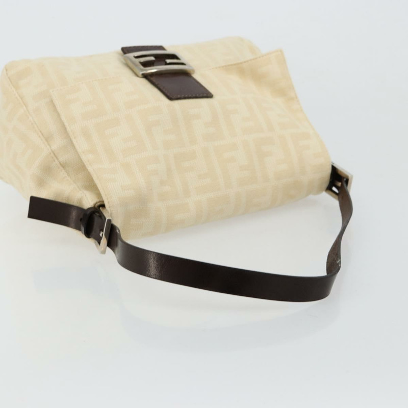 【日本直送】FENDI Zucca 帆布 Mamma Baguette 單肩包米色銀色正品 ep14613A-6