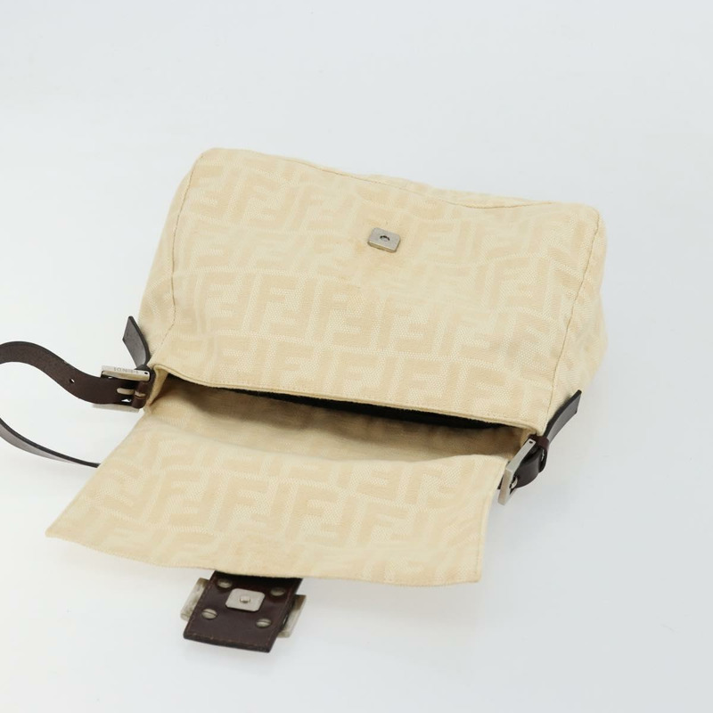 【日本直送】FENDI Zucca 帆布 Mamma Baguette 單肩包米色銀色正品 ep14613A-9