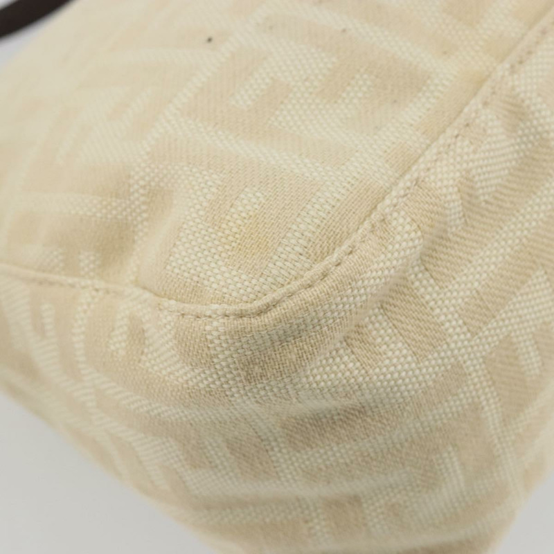 【日本直送】FENDI Zucca 帆布 Mamma Baguette 單肩包米色銀色正品 ep14613A-16