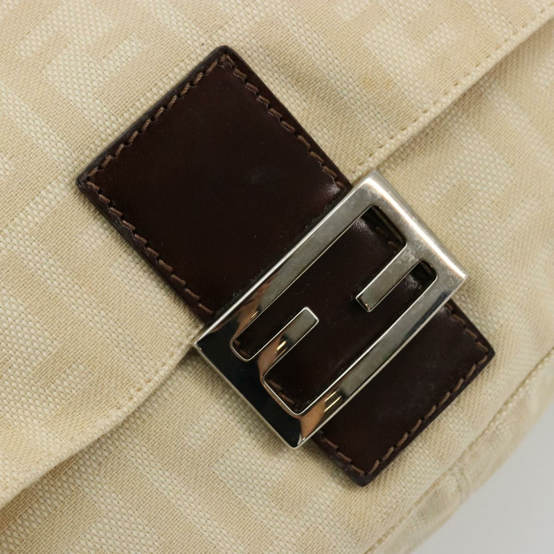 【日本直送】FENDI Zucca 帆布 Mamma Baguette 單肩包米色銀色正品 ep14613A-18