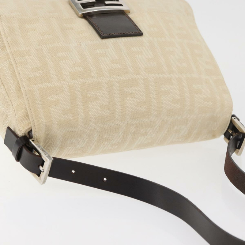 【日本直送】FENDI Zucca帆布Mamma Baguette單肩包 米色 銀色 正品 179443V-6
