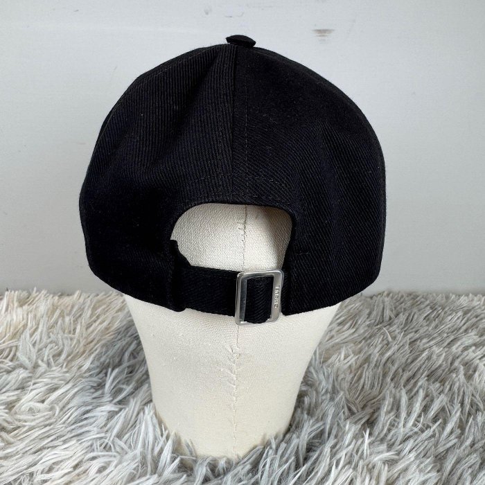 預購 CHANEL 26S 黑色 白刺繡CC 可調 棒球帽 鴨舌帽 AAB910-4