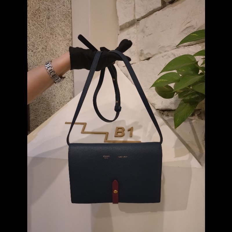 Celine 深藍皮革紅皮釦斜背小包-3
