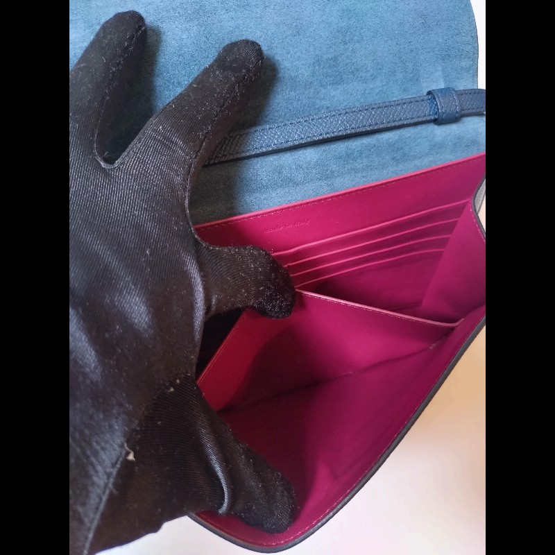 Celine 深藍皮革紅皮釦斜背小包-16
