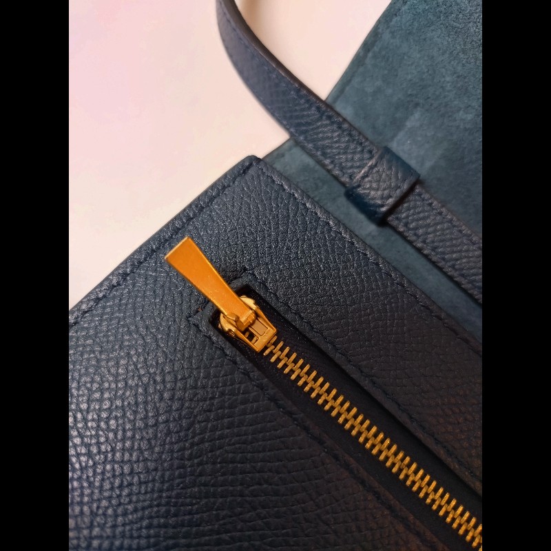 Celine 深藍皮革紅皮釦斜背小包-22