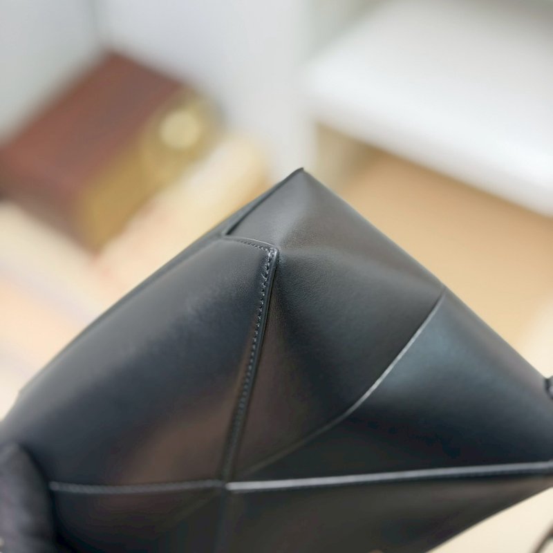 (全新✨濃濃皮香)🏷Loewe 羅意威.Puzzle Fold pouch-6