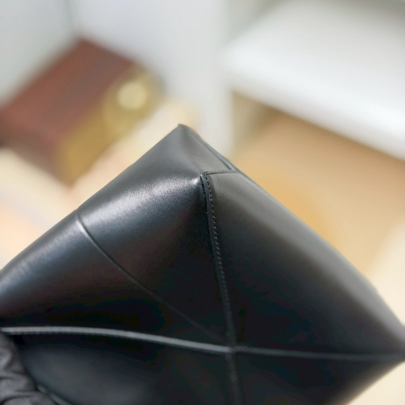 (全新✨濃濃皮香)🏷Loewe 羅意威.Puzzle Fold pouch-7