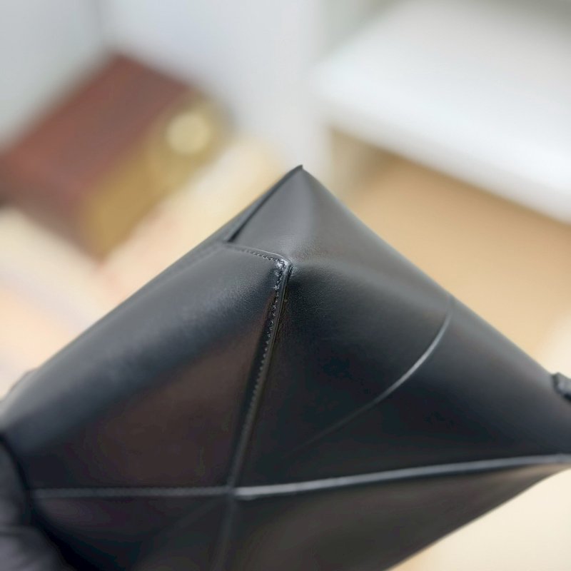 (全新✨濃濃皮香)🏷Loewe 羅意威.Puzzle Fold pouch-8