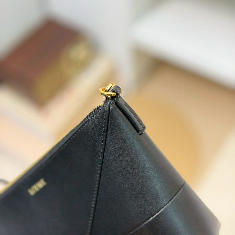 (全新✨濃濃皮香)🏷Loewe 羅意威.Puzzle Fold pouch-10