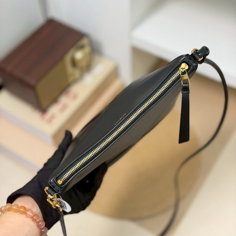 (全新✨濃濃皮香)🏷Loewe 羅意威.Puzzle Fold pouch-14