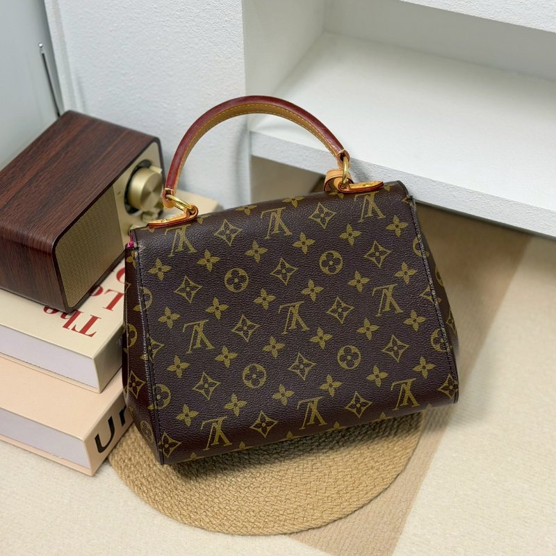 （激新！適合送禮❤️）🏷LV 路易威登．Cluny BB 兩用仕女包 M42738-1