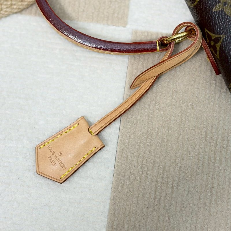 （激新！適合送禮❤️）🏷LV 路易威登．Cluny BB 兩用仕女包 M42738-24