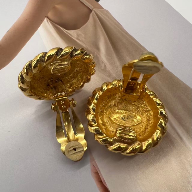 Chanel 金色麻花圓餅耳夾（經典絕版美品）-1