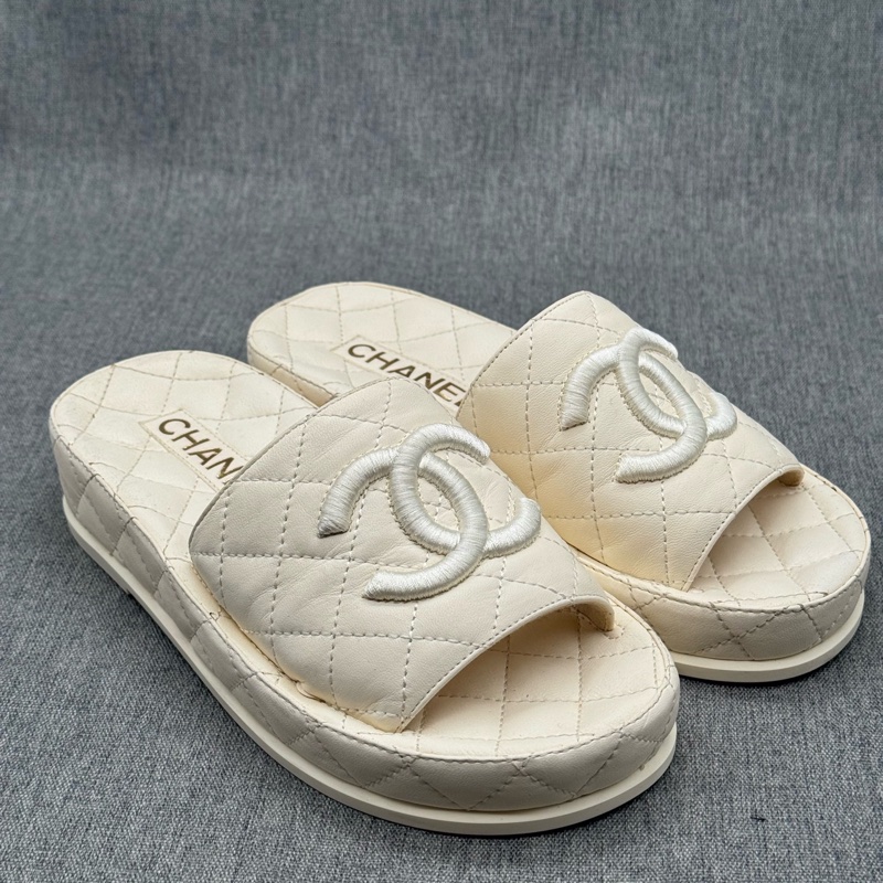 Chanel白色厚底菱格紋拖鞋  34碼（35可穿）-2