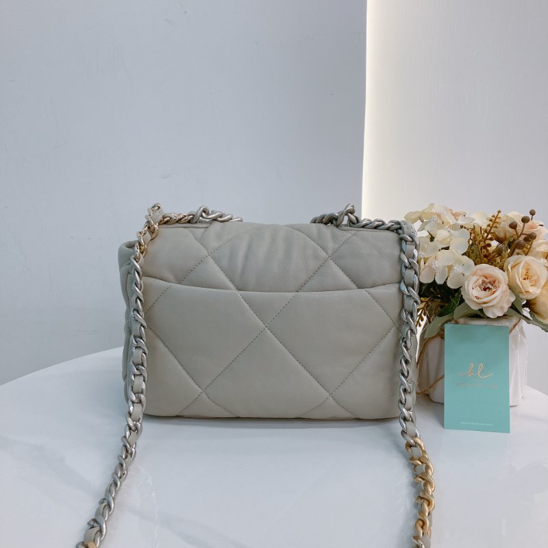 MS0724	Chanel 香奈兒經典19 小號羊皮淺灰色銀扣 Small Lambskin Light Grey x PHW-1