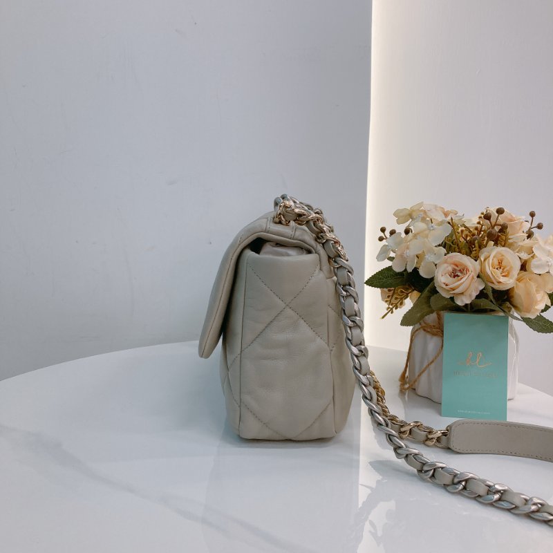 MS0724	Chanel 香奈兒經典19 小號羊皮淺灰色銀扣 Small Lambskin Light Grey x PHW-3