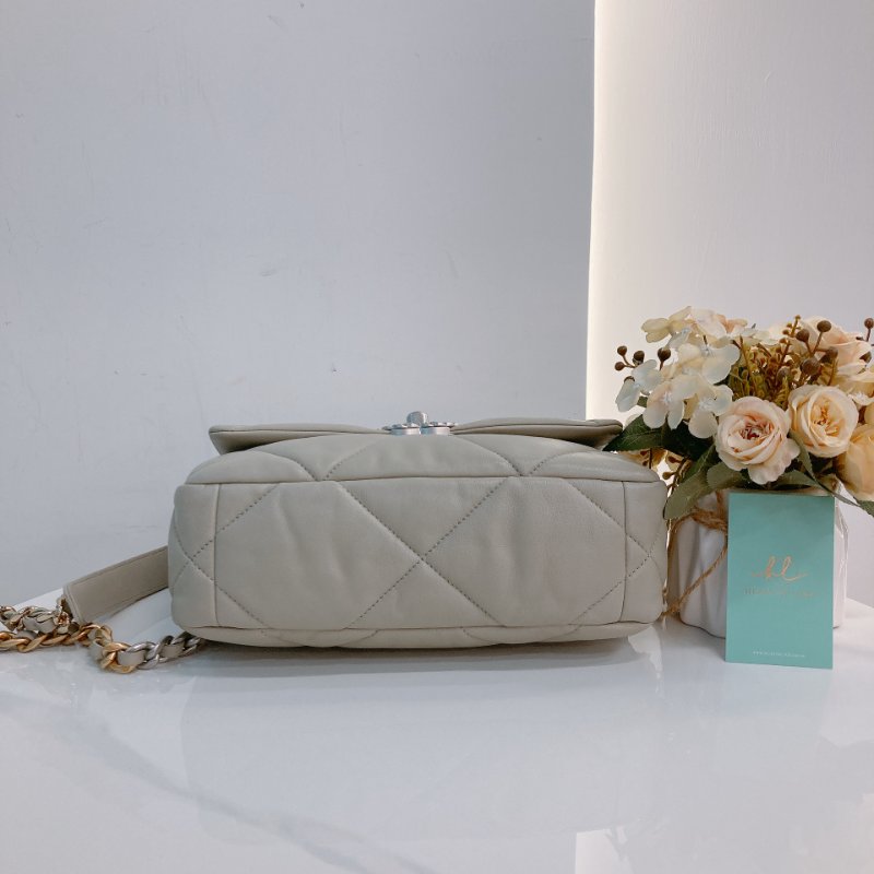 MS0724	Chanel 香奈兒經典19 小號羊皮淺灰色銀扣 Small Lambskin Light Grey x PHW-4