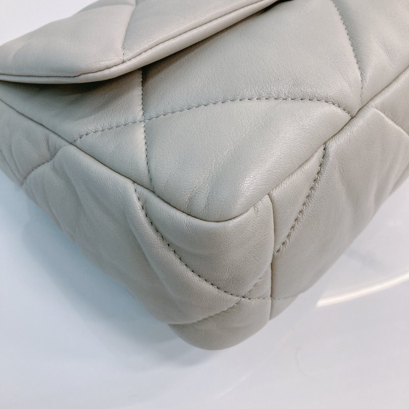 MS0724	Chanel 香奈兒經典19 小號羊皮淺灰色銀扣 Small Lambskin Light Grey x PHW-5