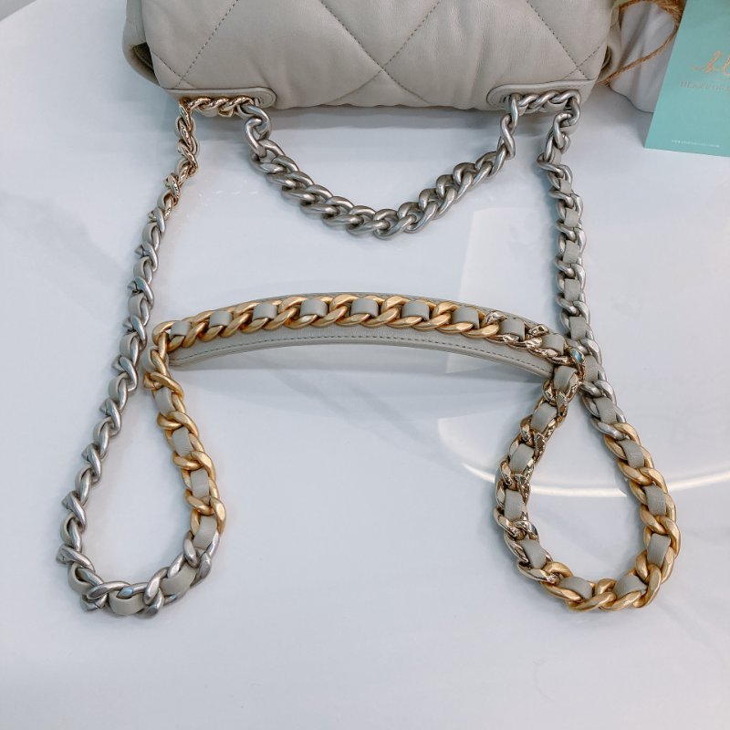 MS0724	Chanel 香奈兒經典19 小號羊皮淺灰色銀扣 Small Lambskin Light Grey x PHW-12