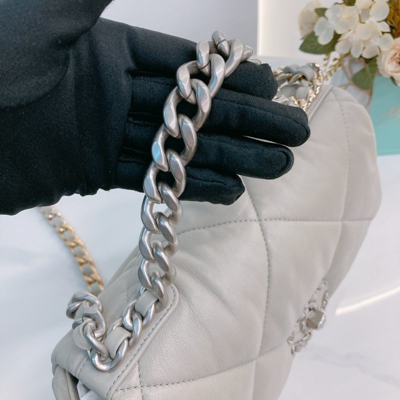 MS0724	Chanel 香奈兒經典19 小號羊皮淺灰色銀扣 Small Lambskin Light Grey x PHW-13