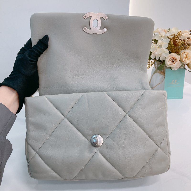 MS0724	Chanel 香奈兒經典19 小號羊皮淺灰色銀扣 Small Lambskin Light Grey x PHW-14