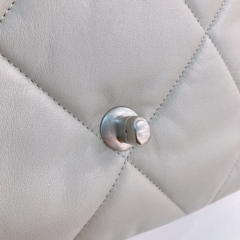 MS0724	Chanel 香奈兒經典19 小號羊皮淺灰色銀扣 Small Lambskin Light Grey x PHW-16
