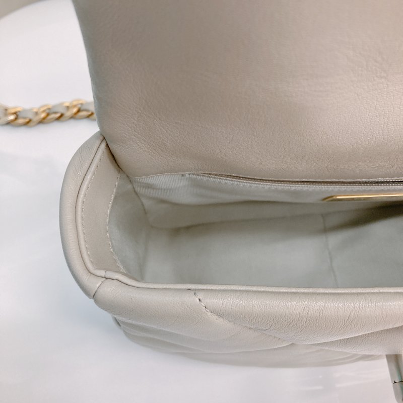 MS0724	Chanel 香奈兒經典19 小號羊皮淺灰色銀扣 Small Lambskin Light Grey x PHW-17
