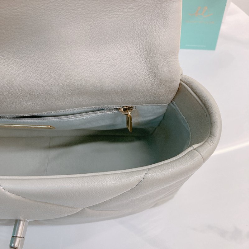 MS0724	Chanel 香奈兒經典19 小號羊皮淺灰色銀扣 Small Lambskin Light Grey x PHW-19