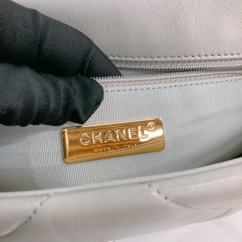 MS0724	Chanel 香奈兒經典19 小號羊皮淺灰色銀扣 Small Lambskin Light Grey x PHW-20