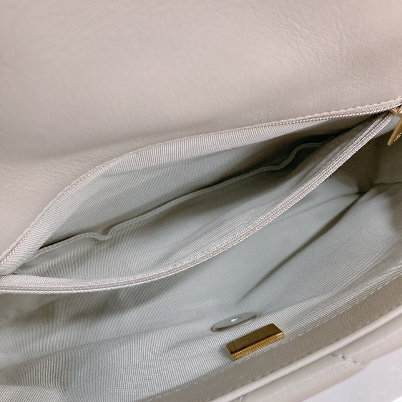 MS0724	Chanel 香奈兒經典19 小號羊皮淺灰色銀扣 Small Lambskin Light Grey x PHW-21