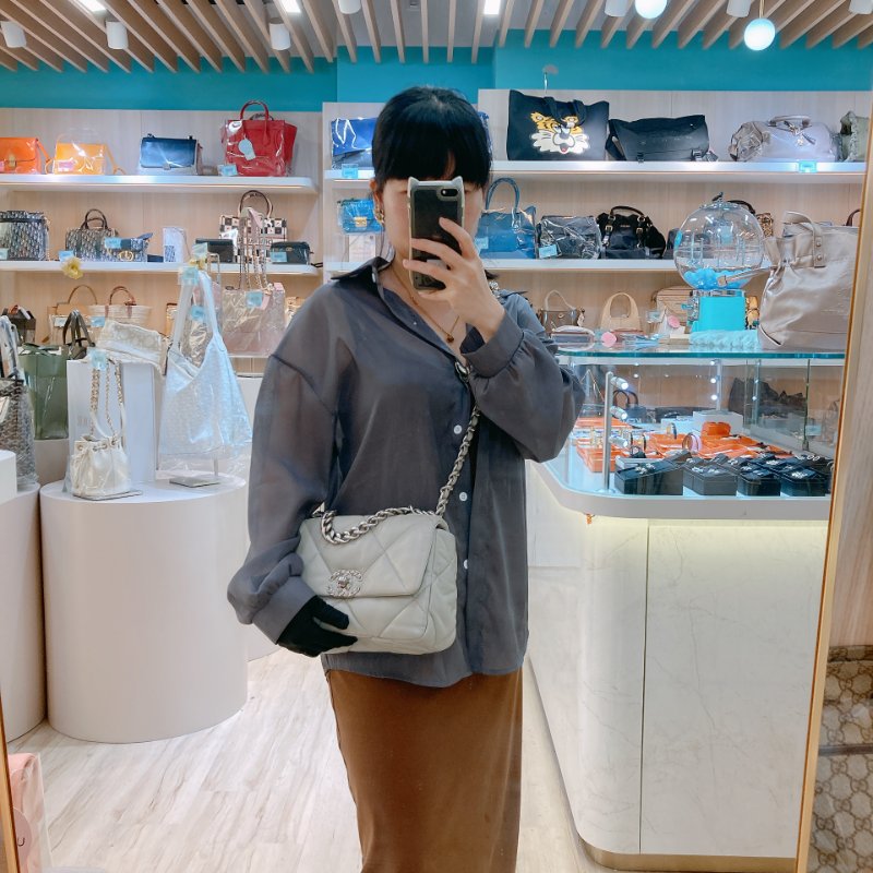 MS0724	Chanel 香奈兒經典19 小號羊皮淺灰色銀扣 Small Lambskin Light Grey x PHW-22