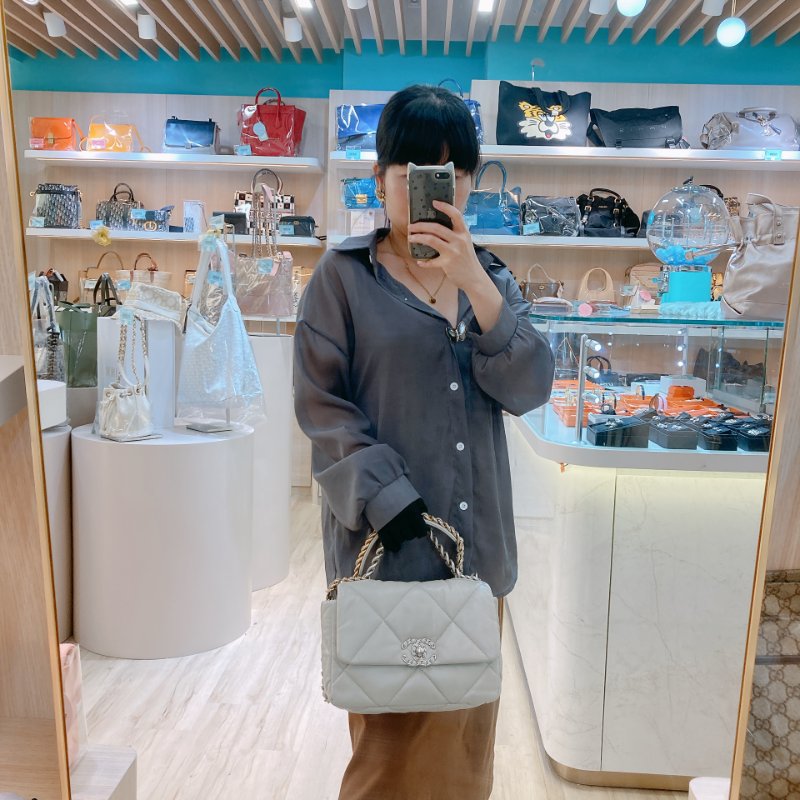 MS0724	Chanel 香奈兒經典19 小號羊皮淺灰色銀扣 Small Lambskin Light Grey x PHW-23