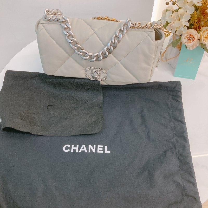 MS0724	Chanel 香奈兒經典19 小號羊皮淺灰色銀扣 Small Lambskin Light Grey x PHW-24