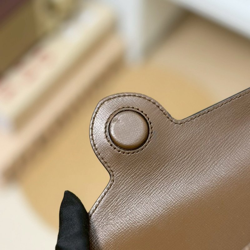 🏷Gucci 古馳．1955 Horsebit 馬銜釦橫式手機包-17