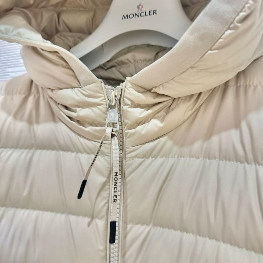 💎Han's house精品服飾💎MONCLER Galion 羽絨 連帽 外套 現貨 L  原價53800-8