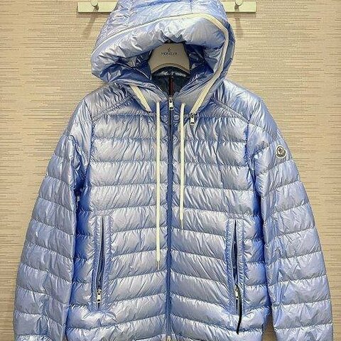 💎Han's house精品服飾💎moncler Akinari 羽絨 連帽 外套 現貨 3/4 原價56000