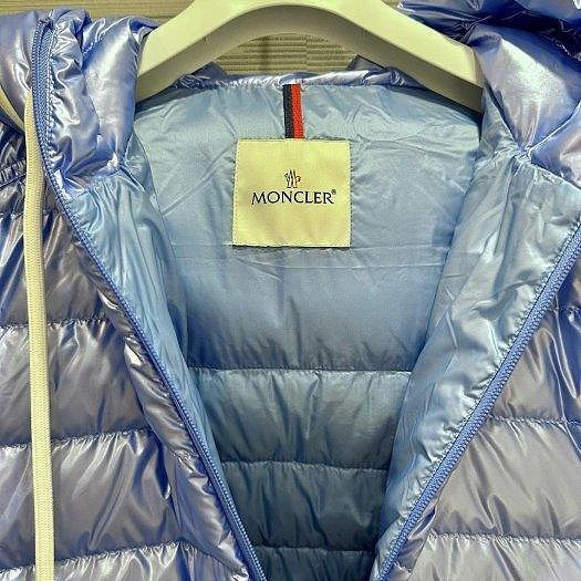 💎Han's house精品服飾💎moncler Akinari 羽絨 連帽 外套 現貨 3/4 原價56000-1