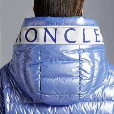 💎Han's house精品服飾💎moncler Akinari 羽絨 連帽 外套 現貨 3/4 原價56000-8