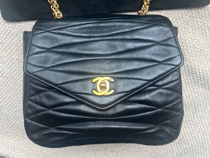 Chanel 香奈兒極稀少魚鱗紋金鍊包-1