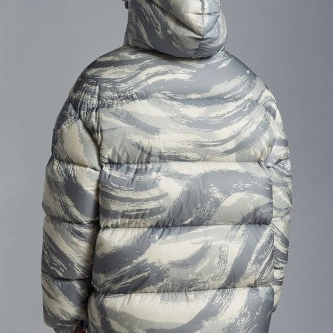 💎Han's house精品服飾💎moncler 聯名 高機能 羽絨 連帽 可拆 外套 可水手洗 現貨 1/2 原價63700-7