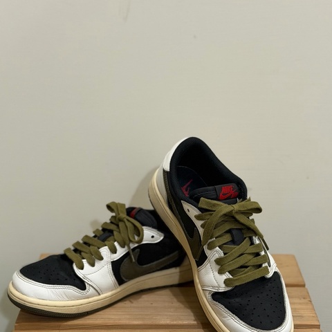 Travis Scott x Air Jordan 1 Low OG "Olive" 橄欖綠倒鉤