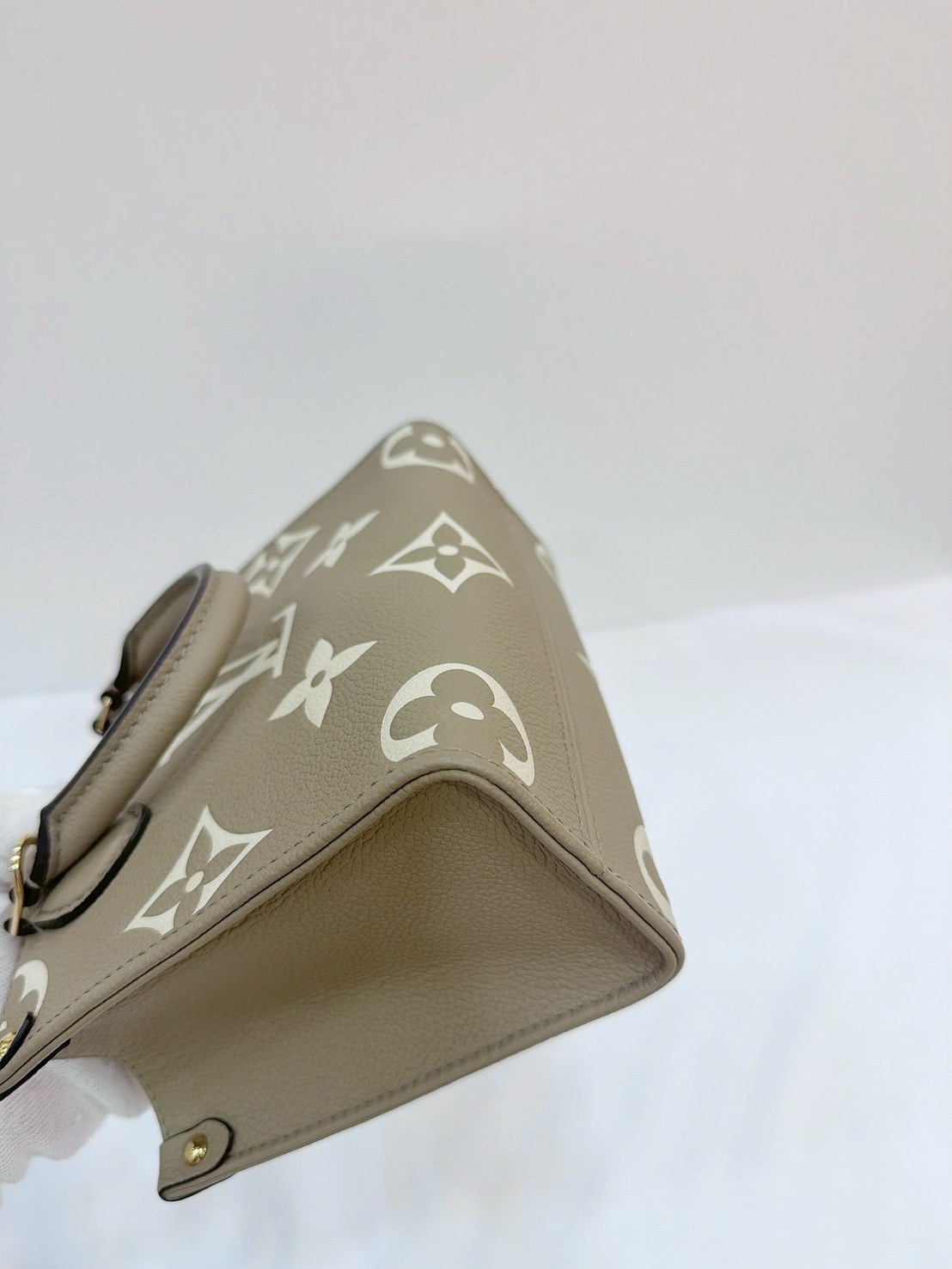 香緹國際精品 LV ONTHEGO BB 壓紋肩背包 1007-8