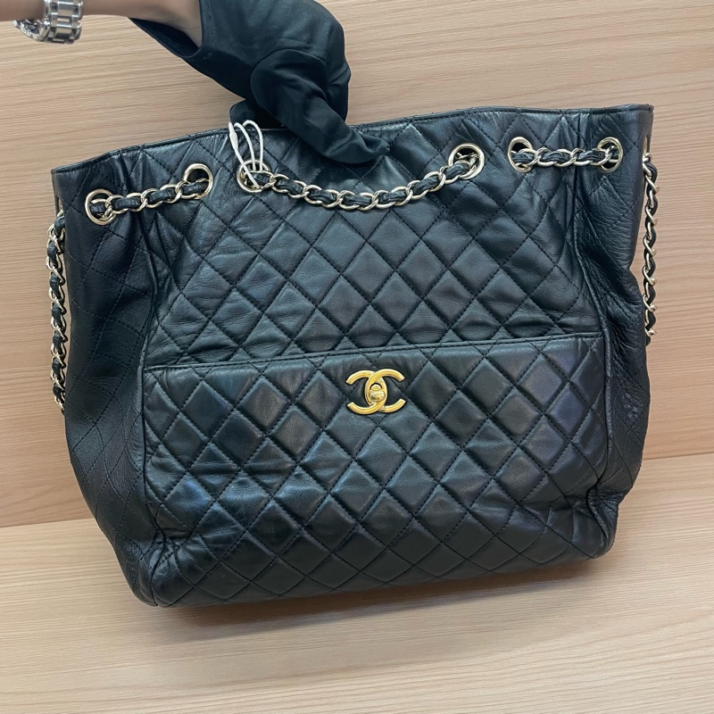 Chanel黑金抽绳中號水桶包 單肩手提斜挎包 2017年 23開 無附件-7