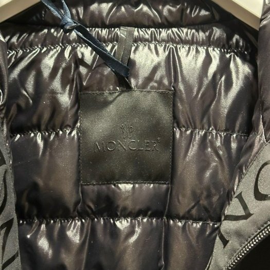 💎Han's house精品服飾💎moncler Lioret 防風 防水 風衣 內 羽絨 連帽 外套 現貨 0 原價 52700-2
