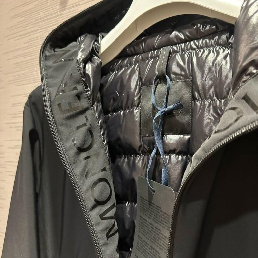 💎Han's house精品服飾💎moncler Lioret 防風 防水 風衣 內 羽絨 連帽 外套 現貨 0 原價 52700-3